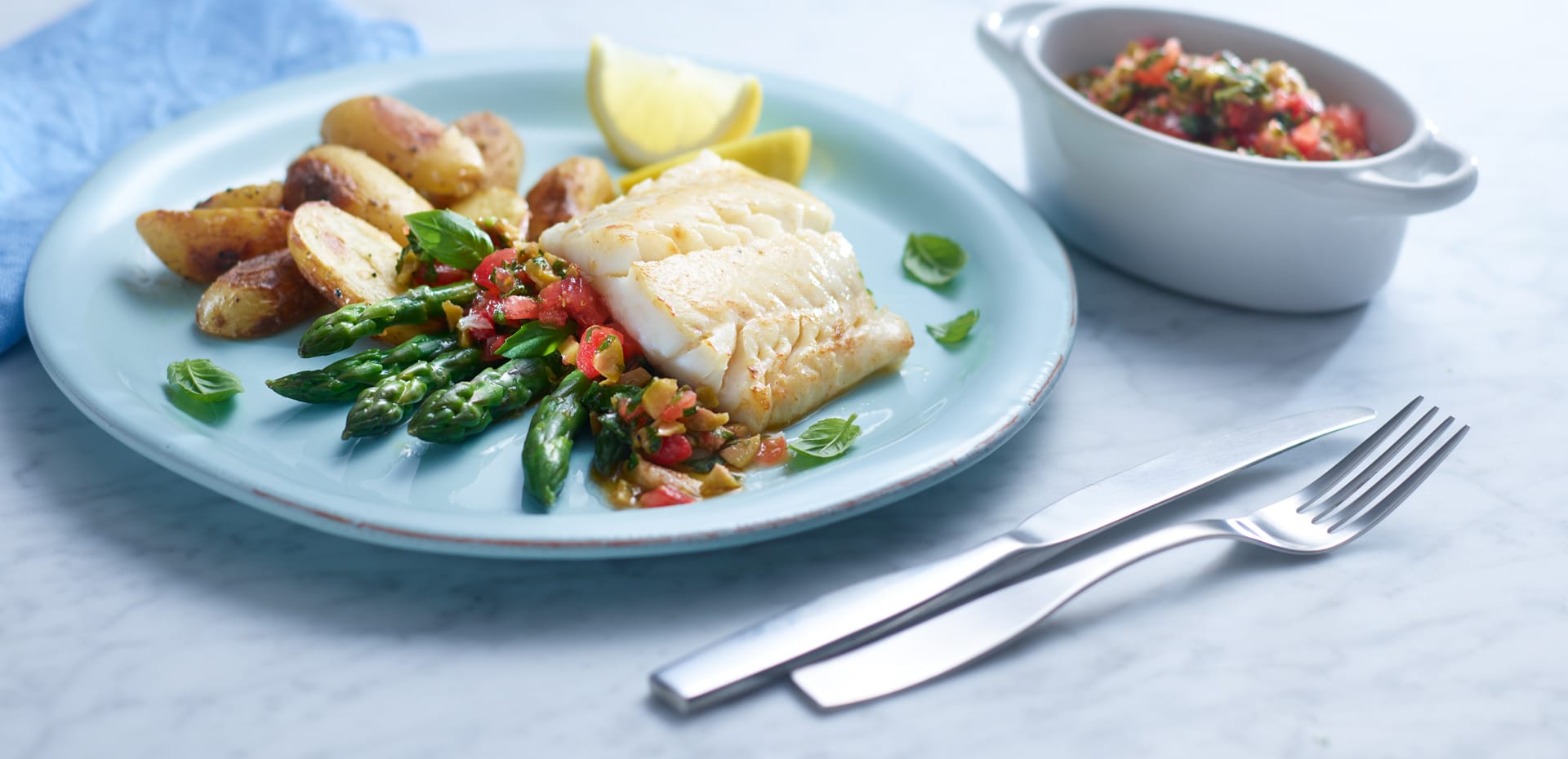 pannestekt torsk med ovnsbakte tomater og sauce vierge