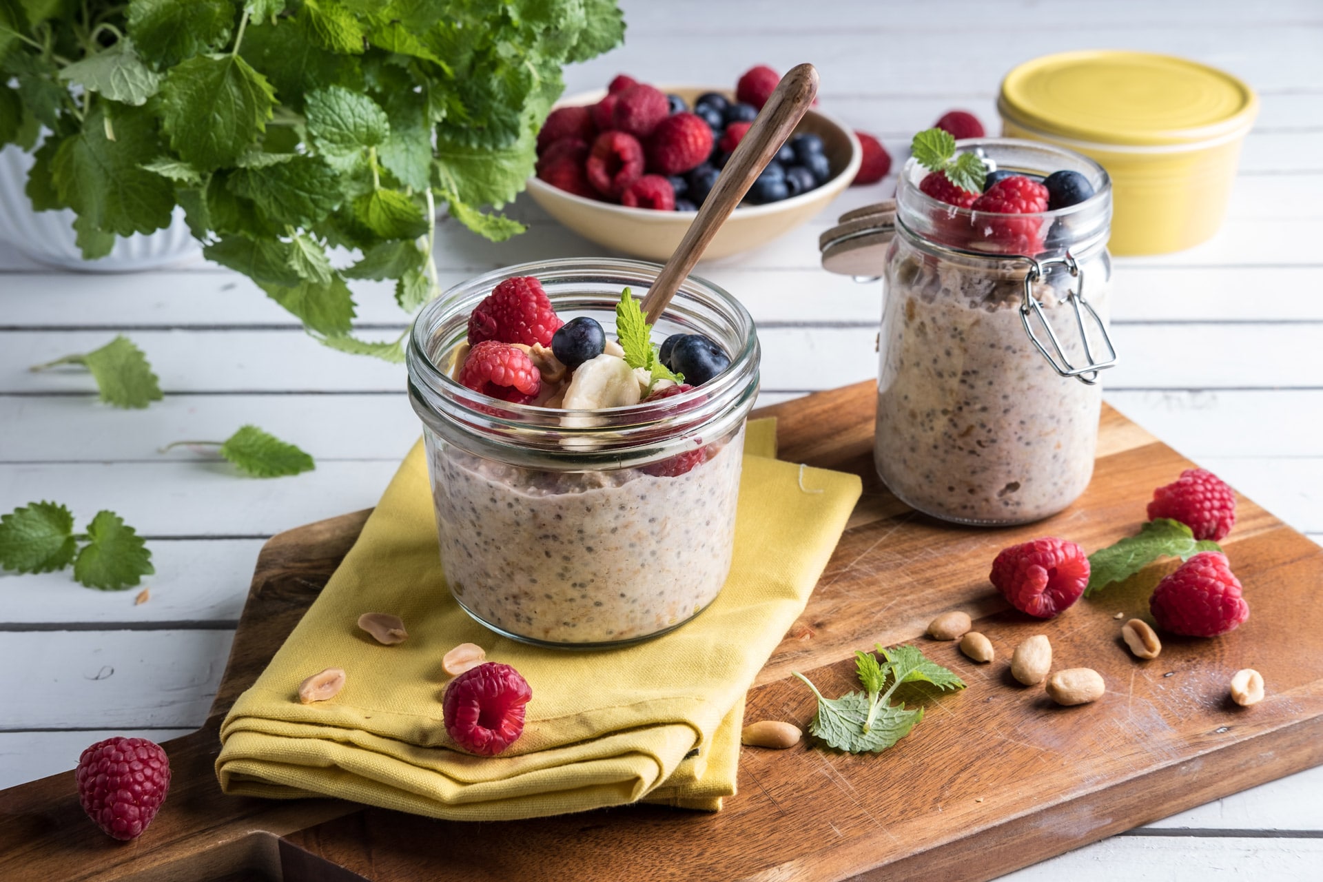 Kjøleskapsgrøt med banan og peanøttsmør. Foto.