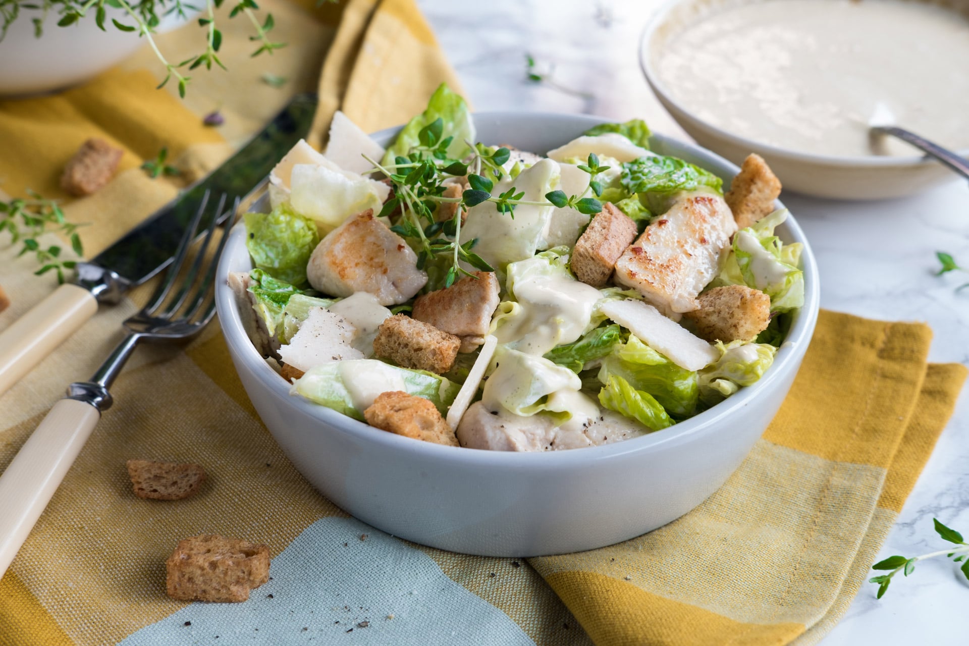 Klassisk Caesarsalat. Foto.