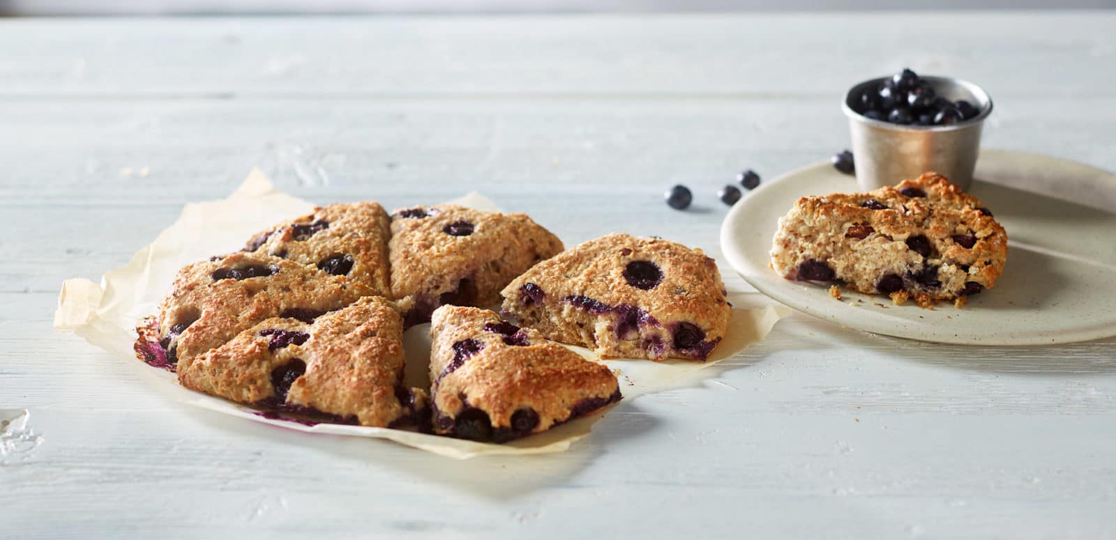 Scones med blåbær. Foto.