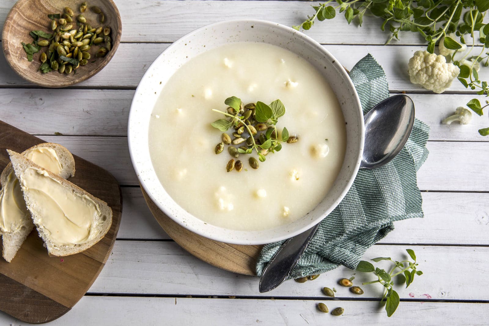 blomkålsuppe med gresskarkjerner