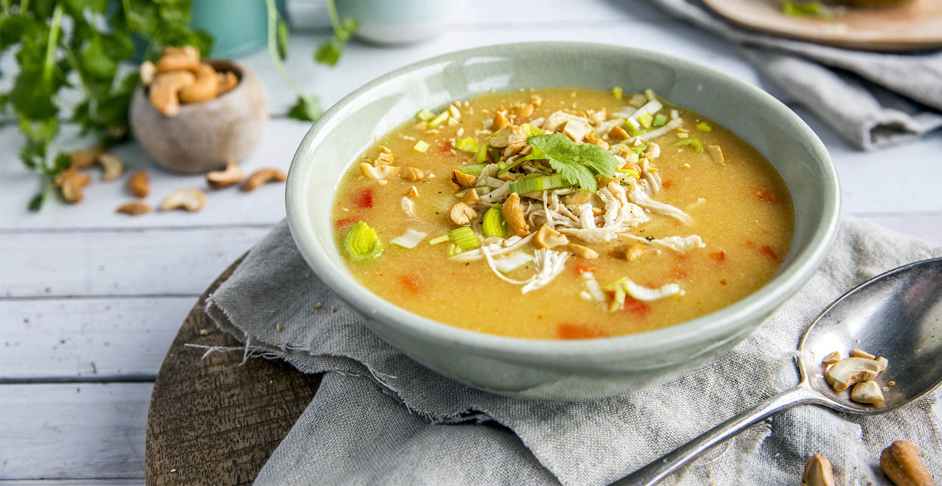 Kyllingsuppe med chili og kokosmelk