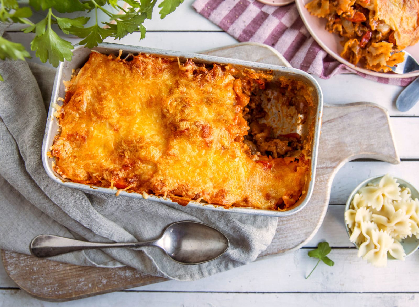 Pastagrateng med kjøttdeig og paprika