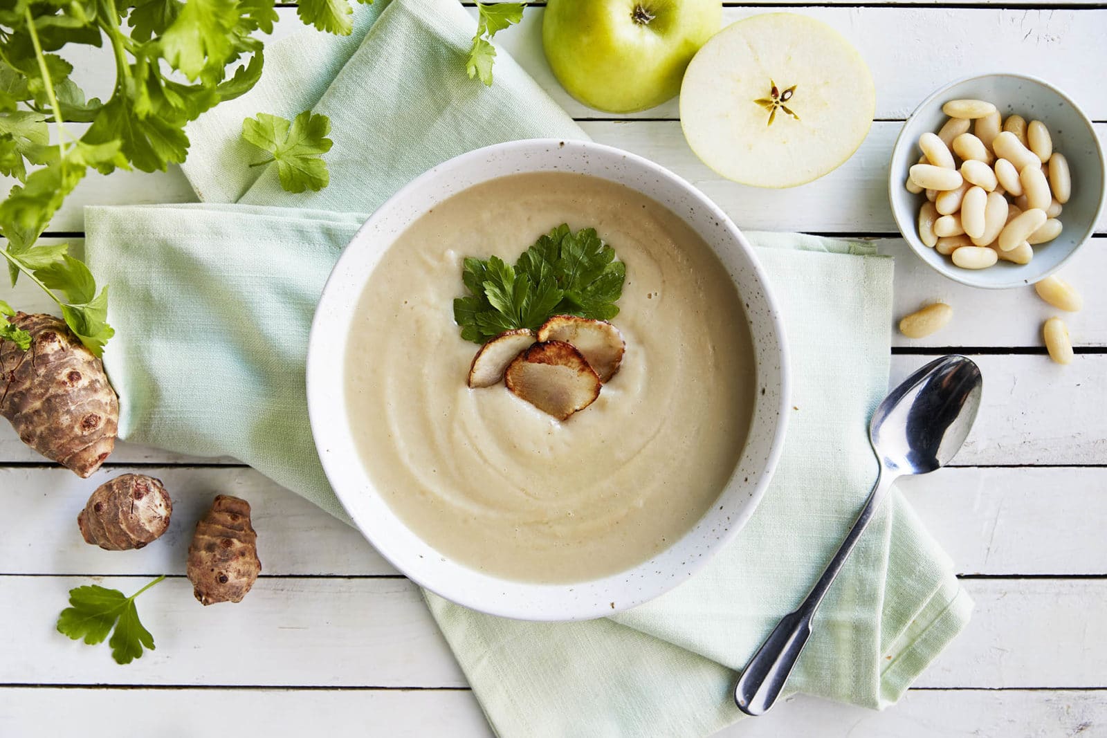 Jordskokksuppe med eple og bønner