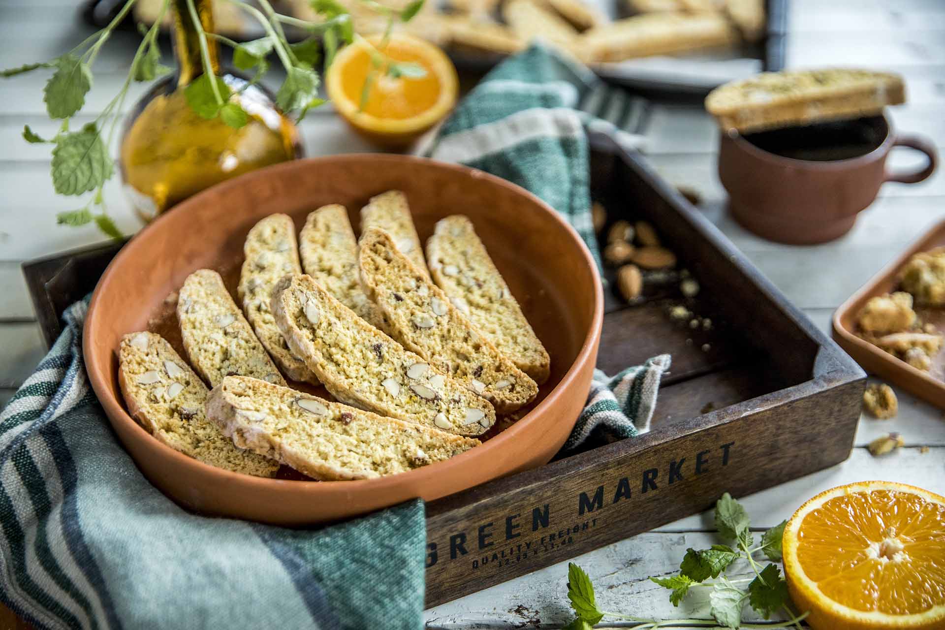 Cantucci Toscani alle mandorle – mandelkjeks fra Toscana i en bolle