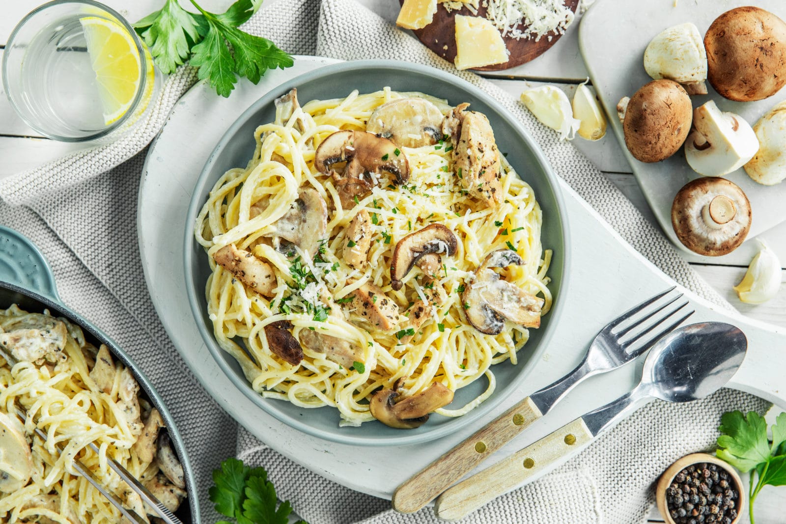 Kremet pasta med sopp og kylling