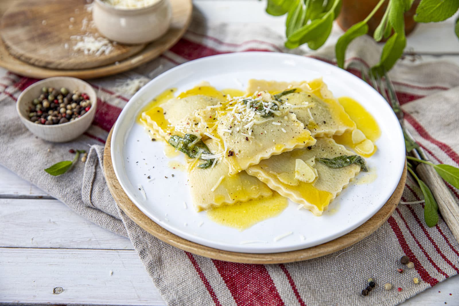 Ravioli med ricotta og spinat