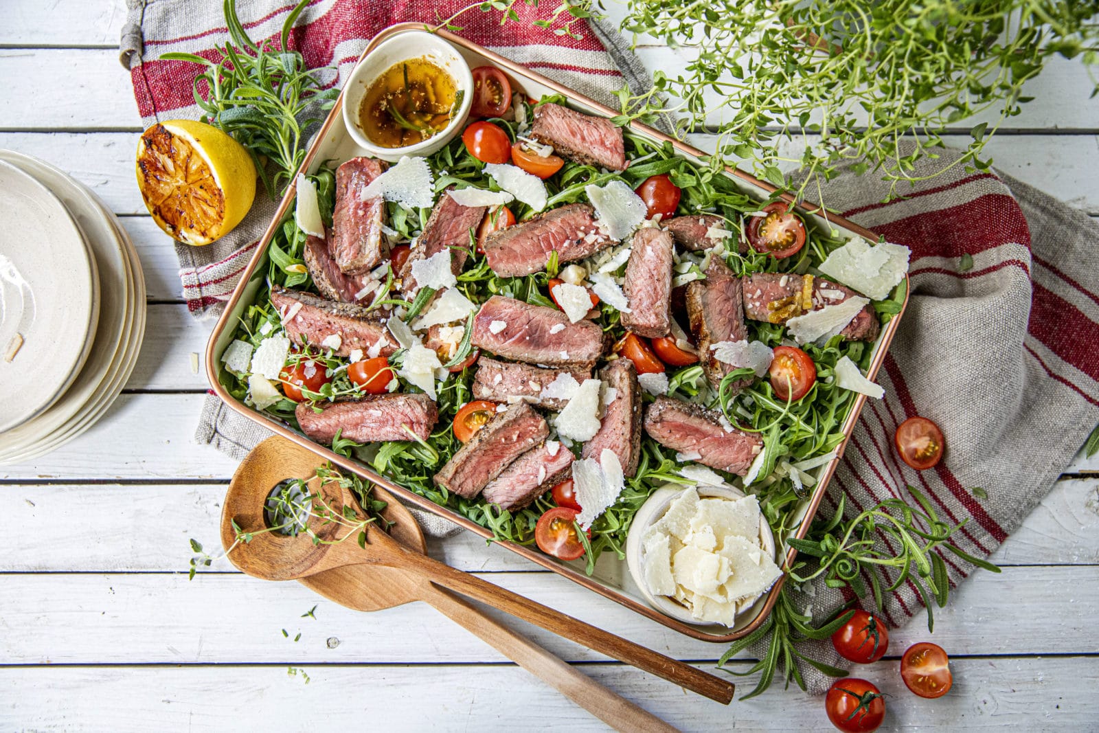 Tagliata med ruccola og parmesan