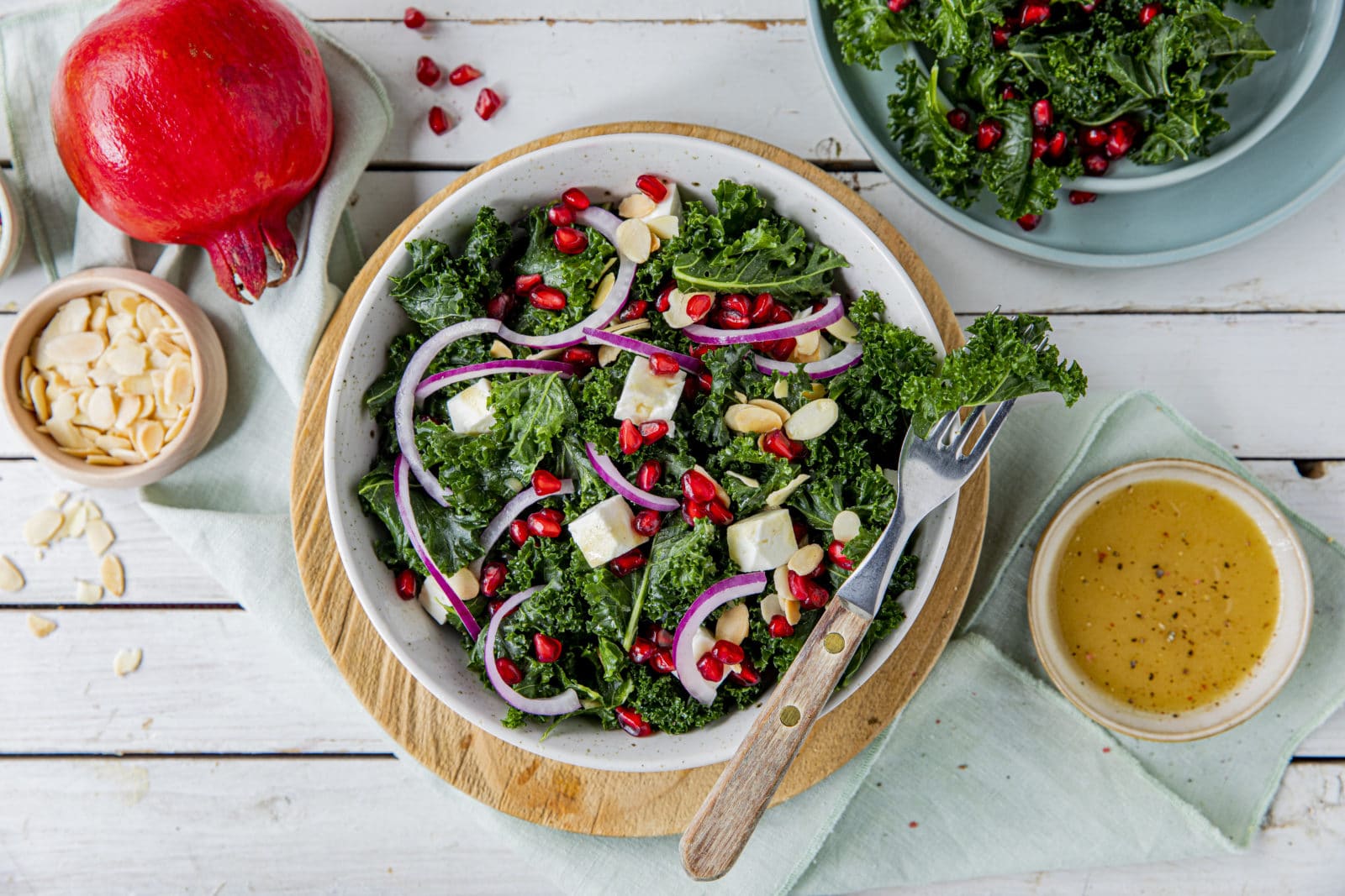 Grønnkålsalat med feta og granateple