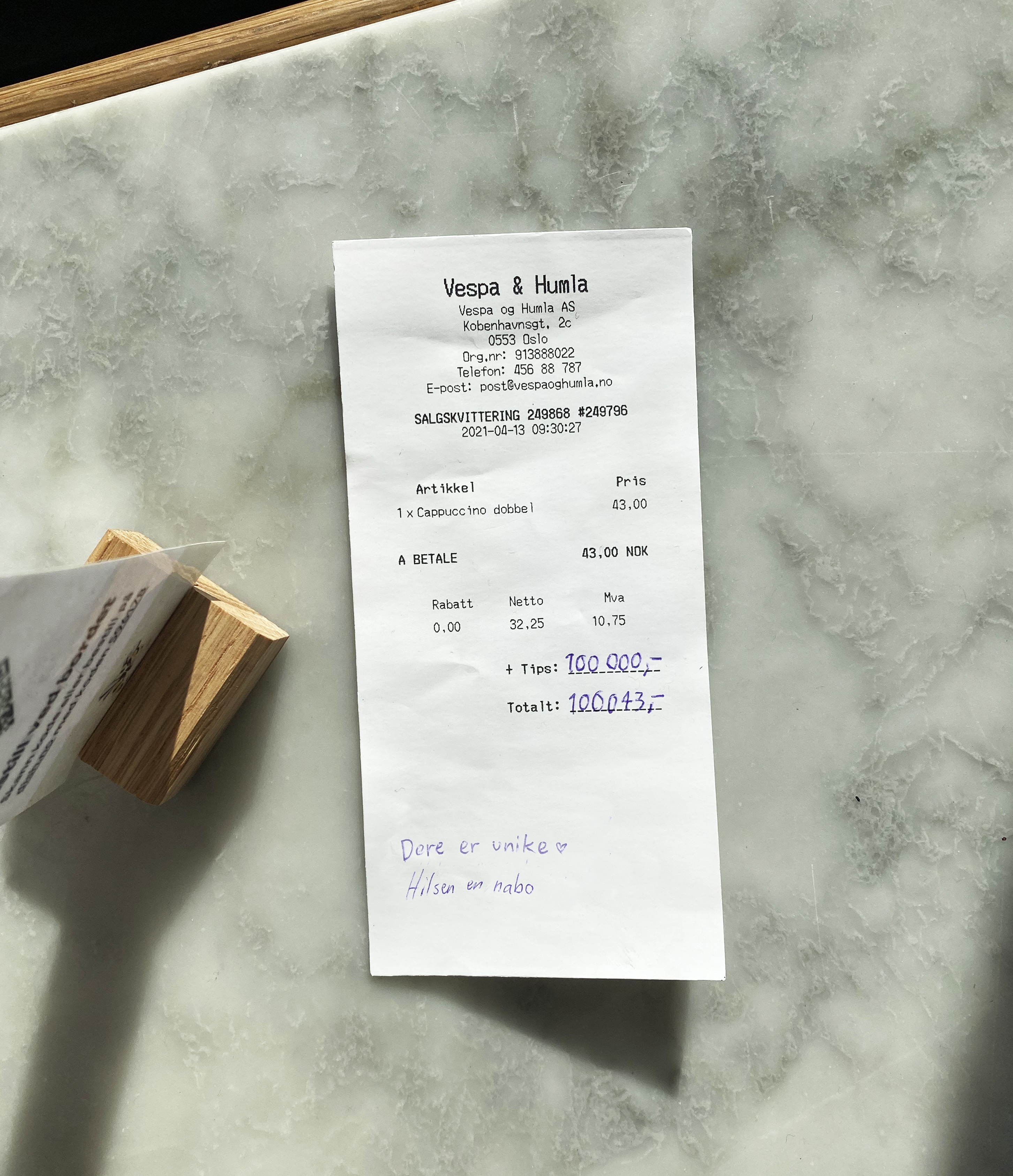 Kvittering fra Vespa & Humla med 100 000 i tips