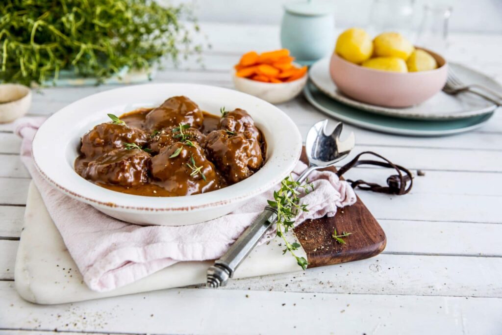 kjøttkaker i brun saus