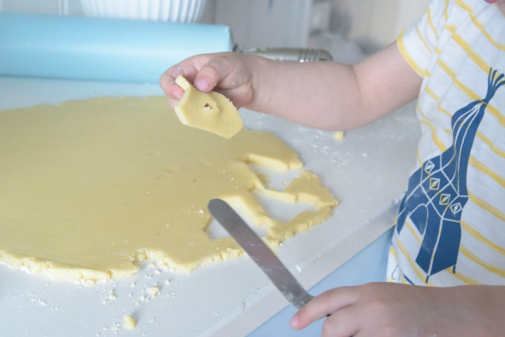 Baking og utstikking av deig.