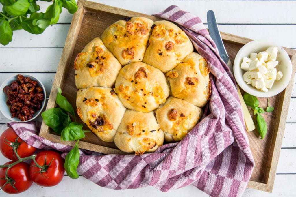 Brytebrød med soltørkede tomater og mozzarella