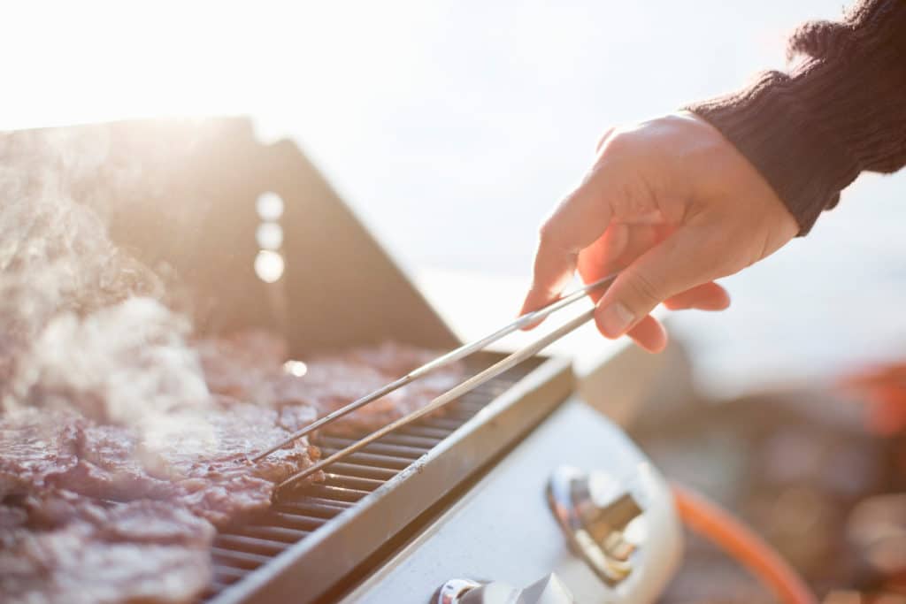 Grill og kjøtt. Foto.